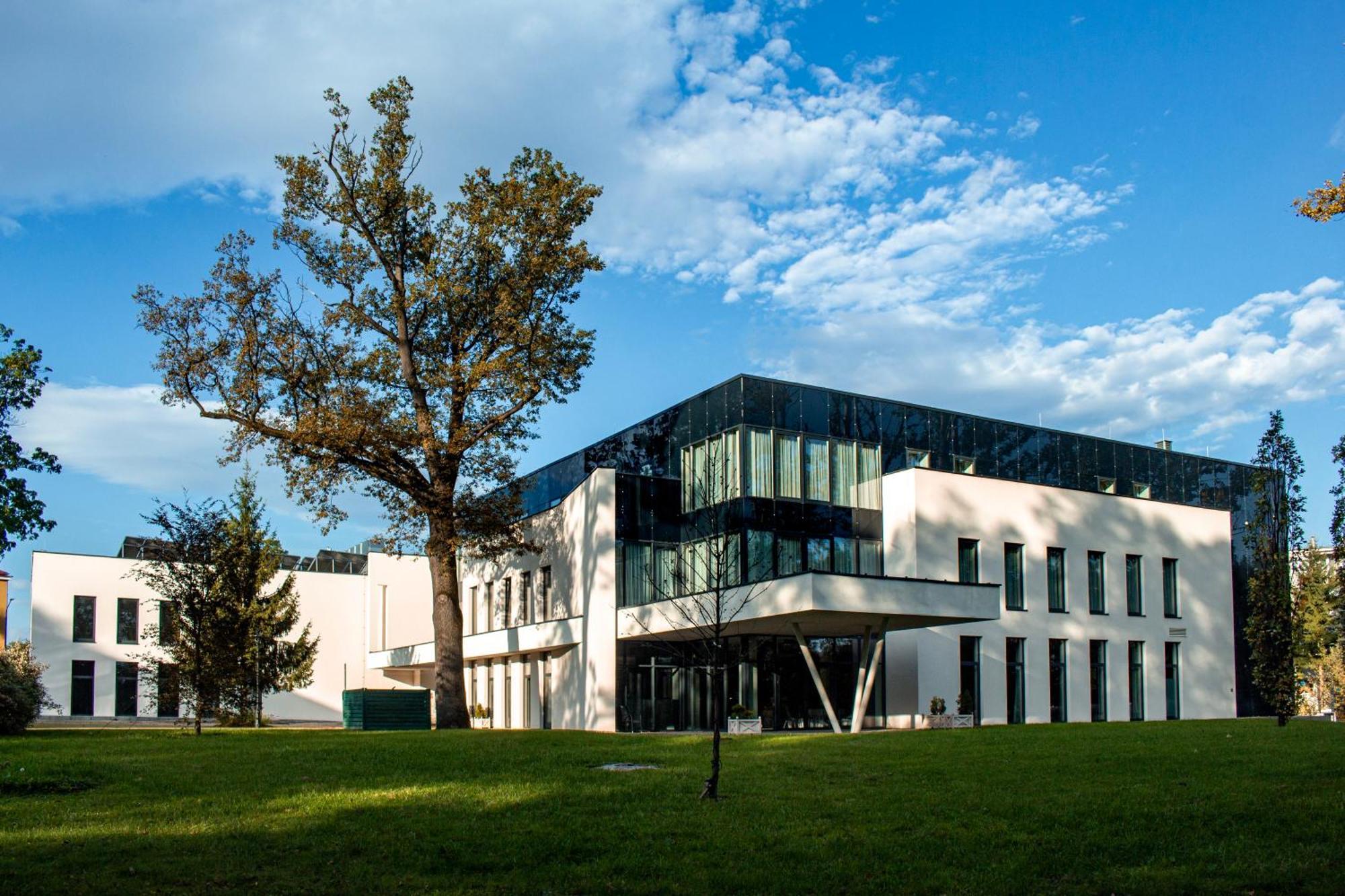 Polanka Conference Center Hotel Krosno Exterior photo