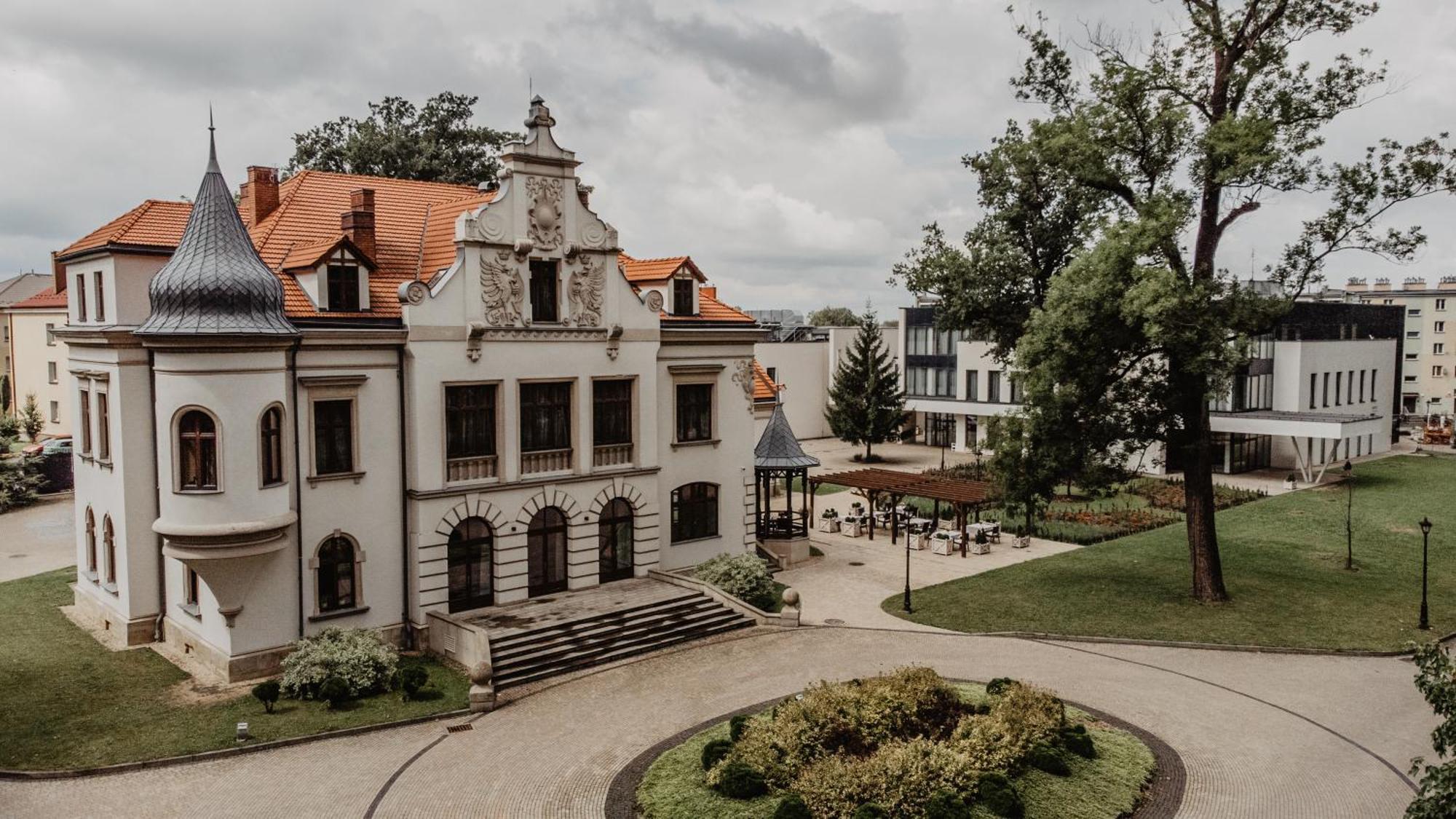 Polanka Conference Center Hotel Krosno Exterior photo