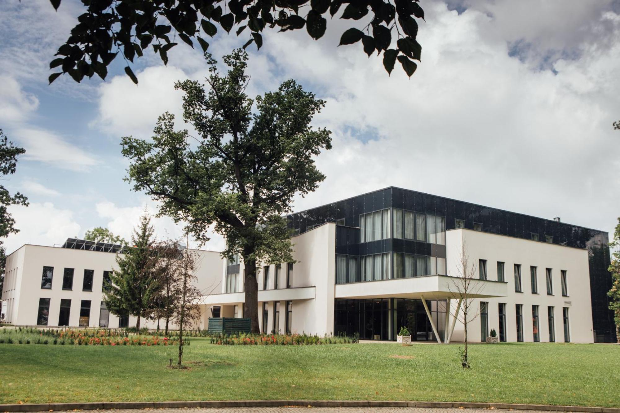 Polanka Conference Center Hotel Krosno Exterior photo